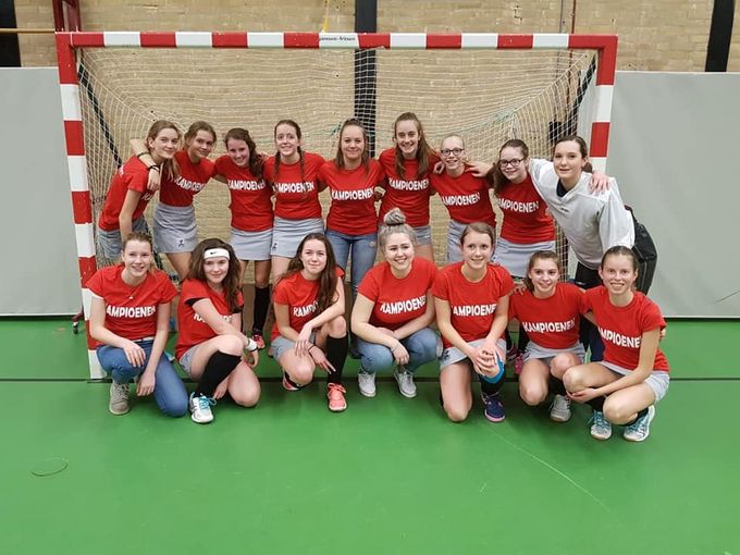 HOD MB3 zaalhockeykampioen 23-2-2019 foto 2